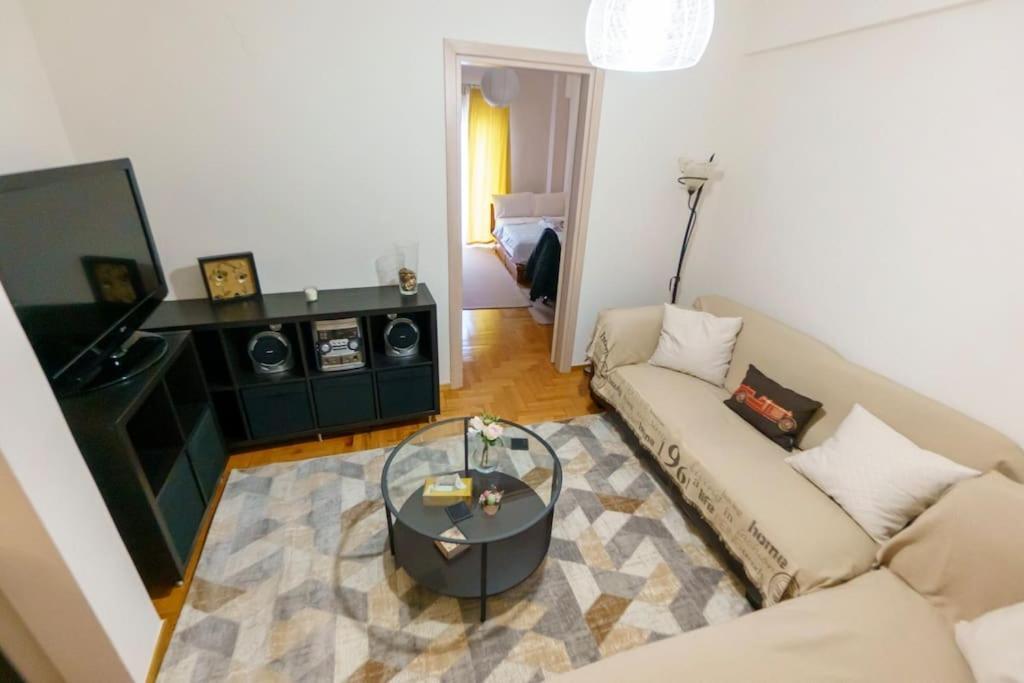 Cosy Apartment Near The City Centre Солун Екстериор снимка
